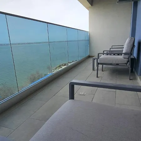 Serenity By The Lake Panoramic View 아파트