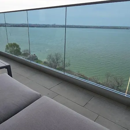 Serenity By The Lake Panoramic View Apartamento Mamaia
